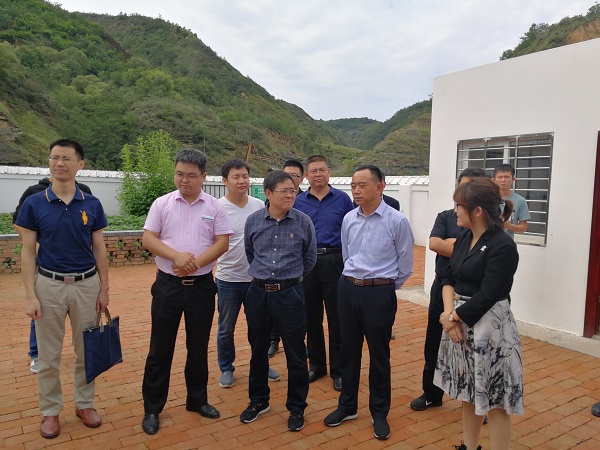 <b>水利部移民司（扶貧辦）勒宏強(qiáng)處長(zhǎng)，省水利廳水利水電處處長(zhǎng)白鵬翔、延安市水務(wù)局局長(zhǎng)張拴林，副區(qū)長(zhǎng)楊東和安塞區(qū)水務(wù)局、扶貧局等調(diào)研安塞供水工程</b>